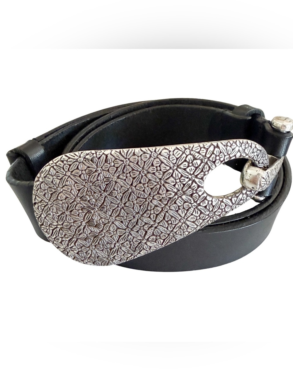 Chico’s metal clasp Leather Belt black leather slide